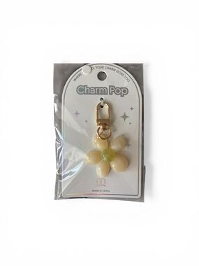 Charm Pop Flower Keychain - Cream & Light Green